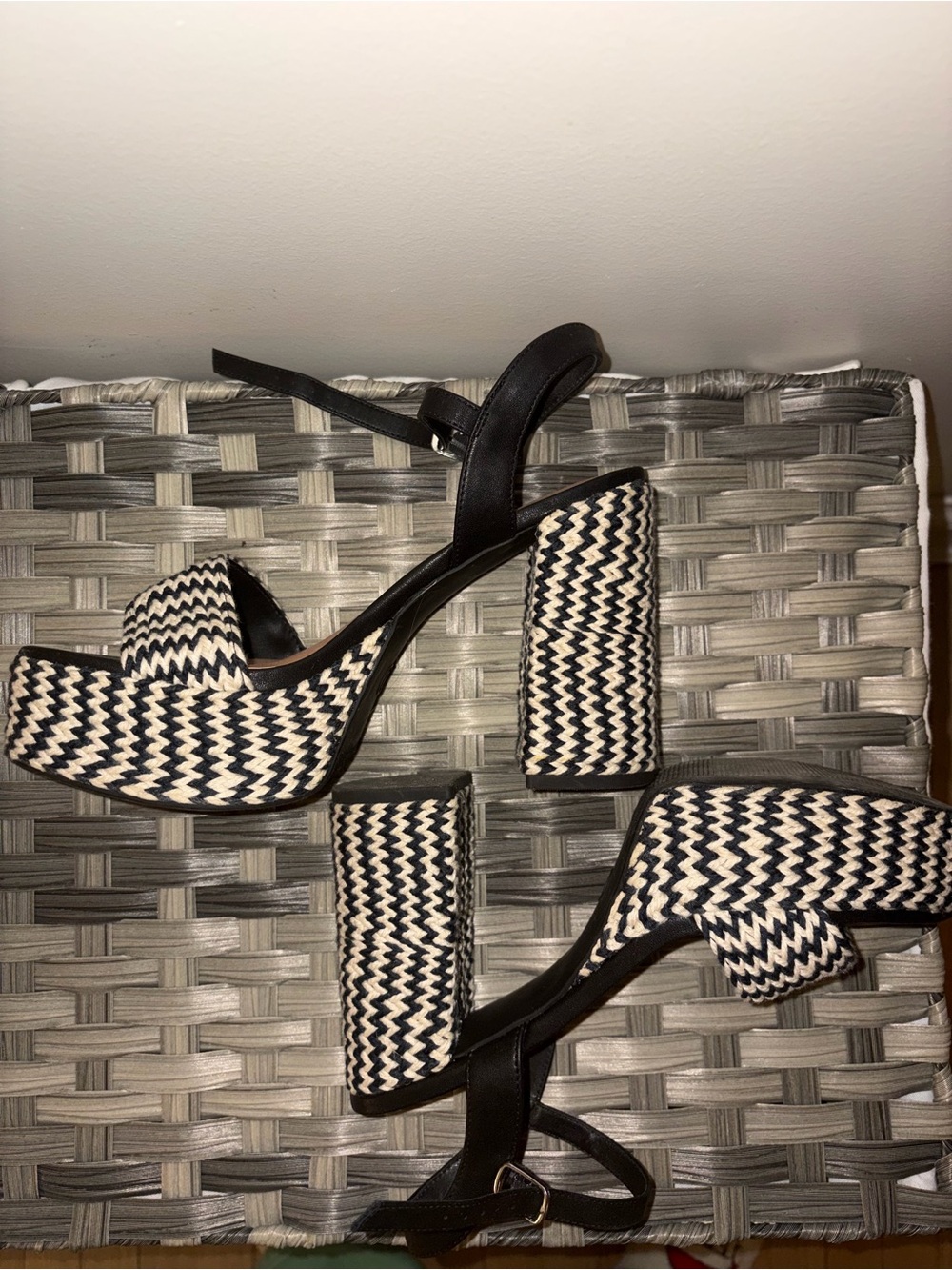 Black and White Woven Platform Sandals - Picture 3 of 3